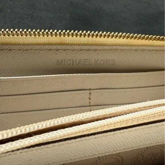 Michael Kors Jet Set Wallet - Vanilla - Picture 7 of 8
